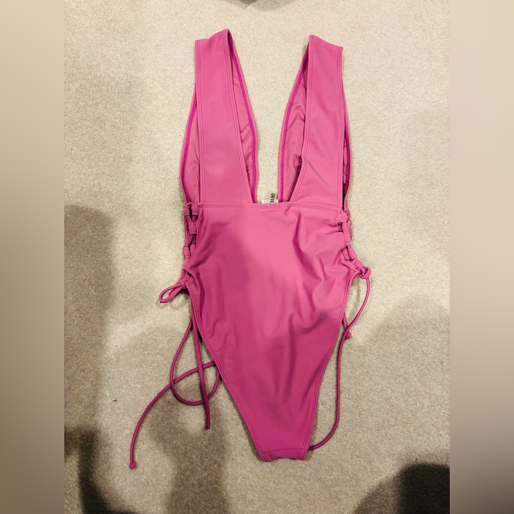 FOREVER 21 One Piece Swimsuit in Pink - Picture 3 of 4